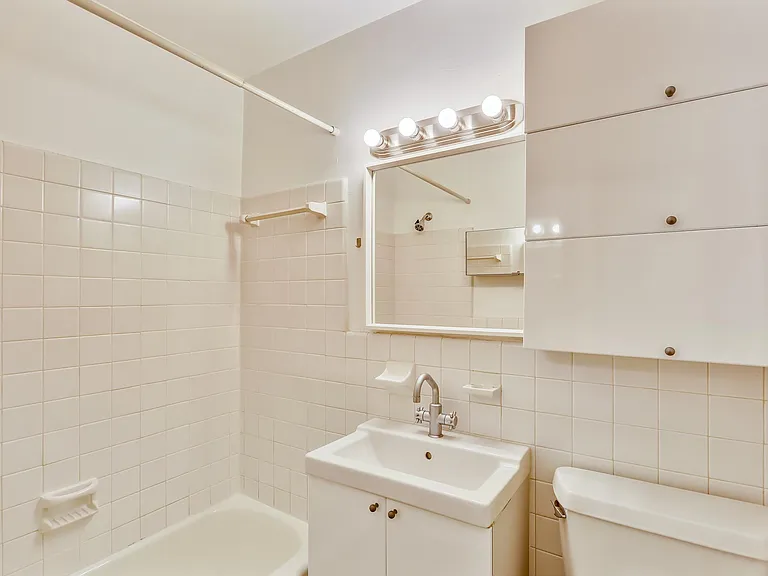 10412 Montrose Ave #202 — Photo 28