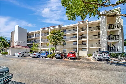 117 Lake Emerald Dr #408 Photo 1