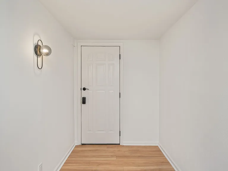 1002 High Grove Ct #B — Photo 21