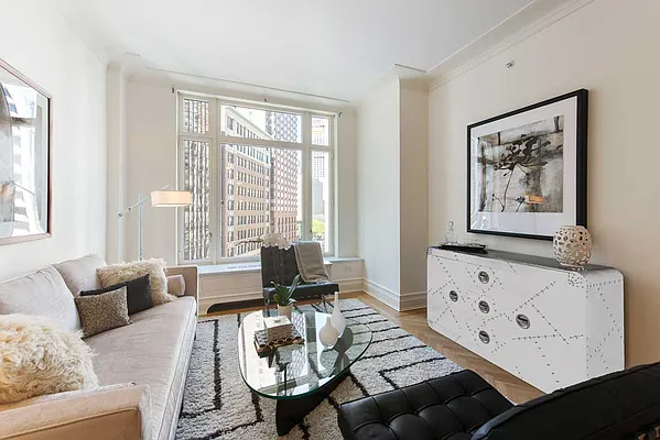 Sold by Mercedes Berk | media 11