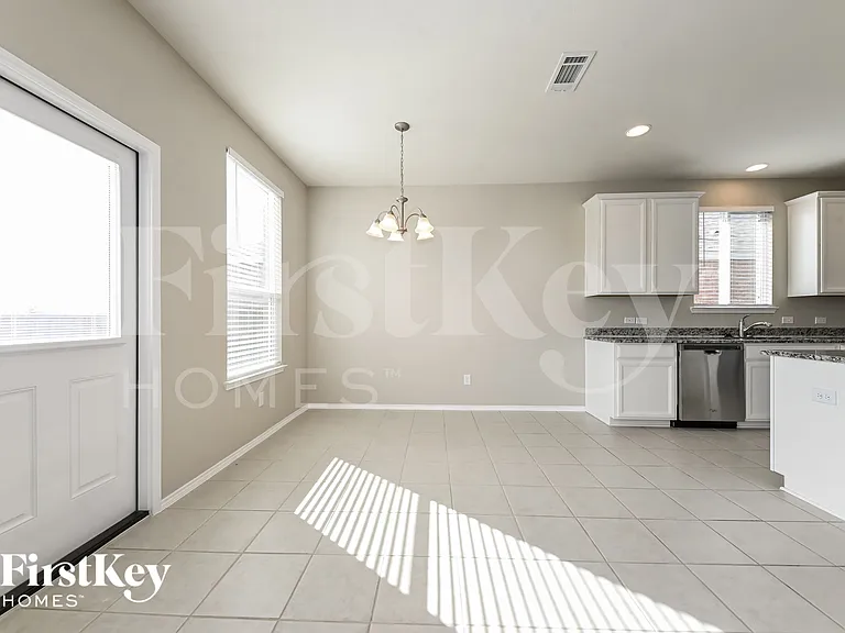 2023 Avondown Rd — Photo 7