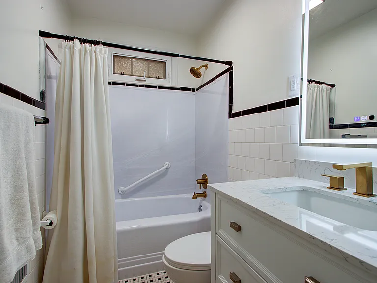 4881 Victoria Ave — Photo 21