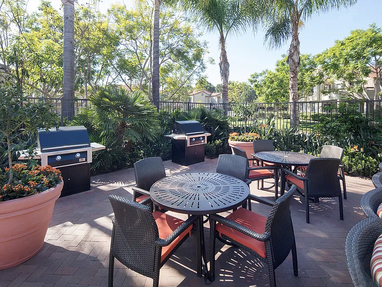 Aliso Town Center Apartment Homes — Photo 17