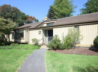 710 Heritage Vlg #B, Southbury, CT 06488
