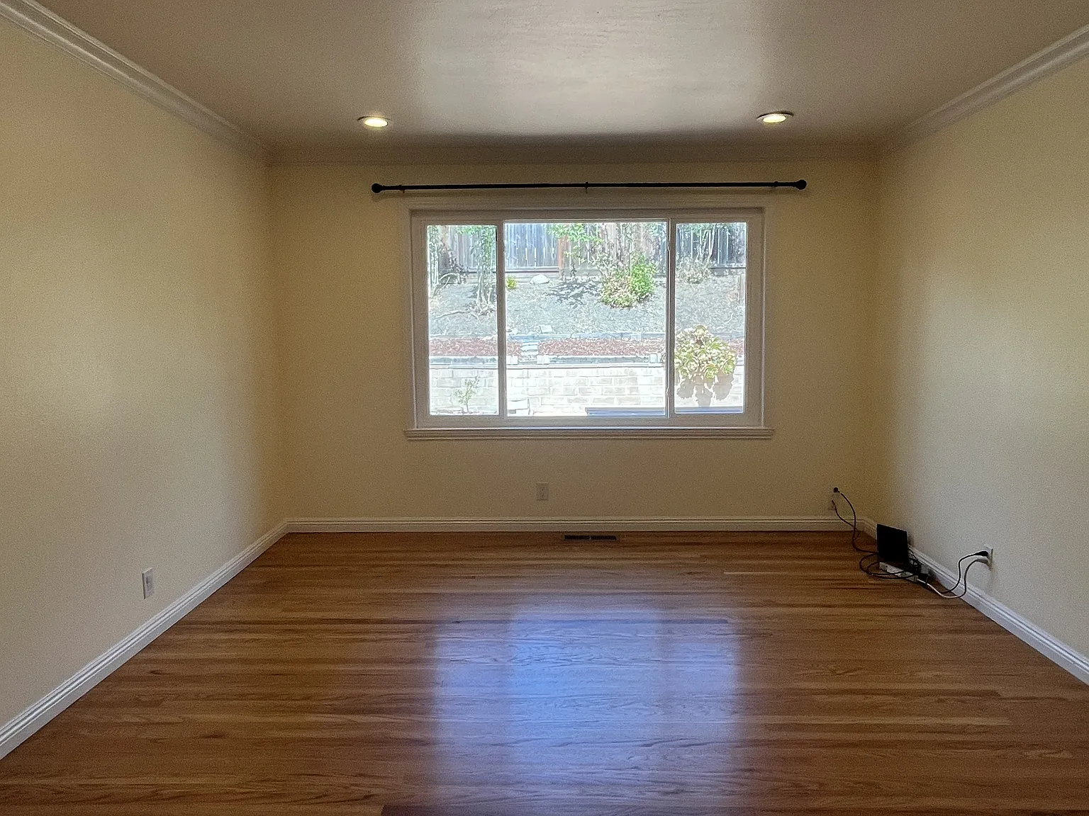 4 bed, 1574 sqft, $4,650 — Photo 2