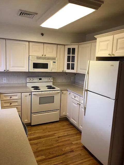 262 E Goepp St — Photo 4