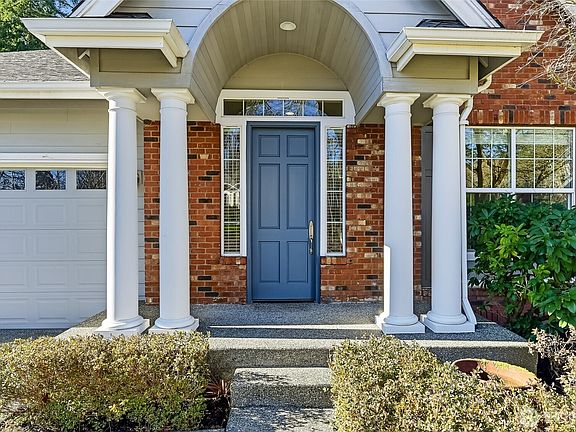 2nd image of 13933 Morgan Drive NE
