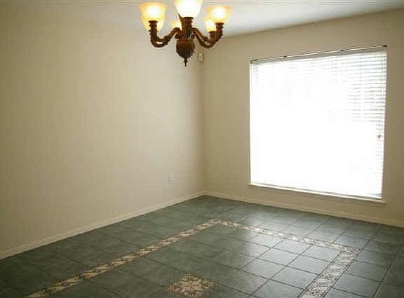 5th image of 1321 Glenwick Ln