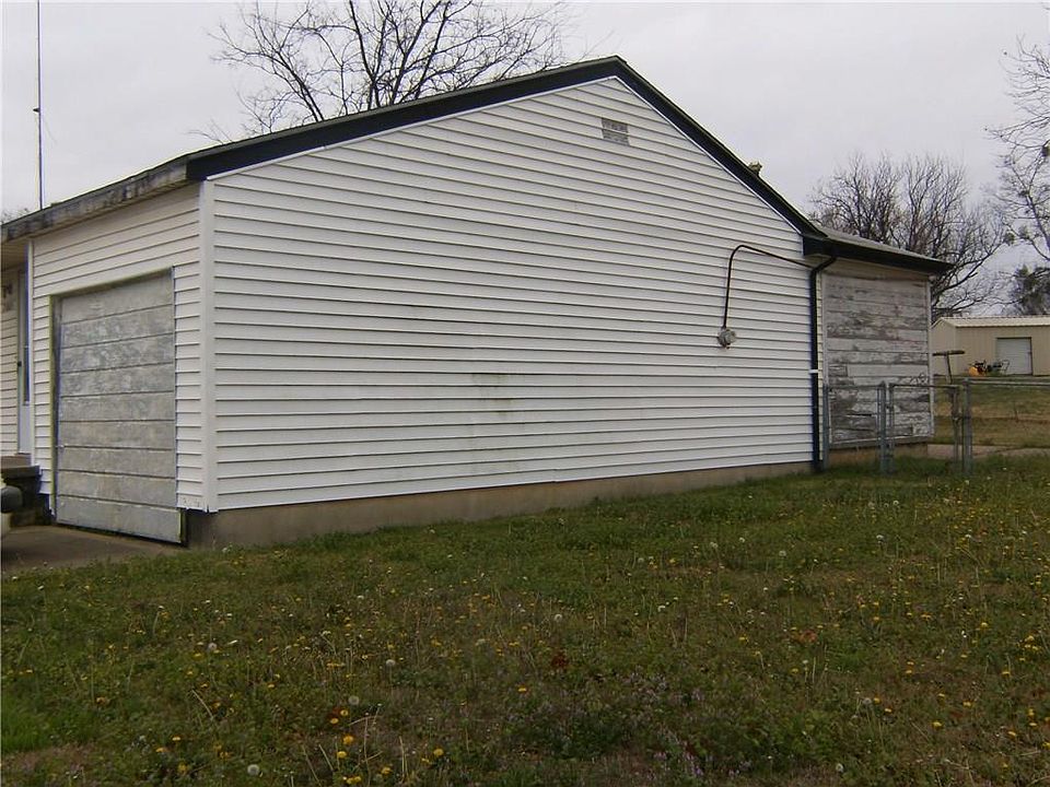 2nd image of 2005 15th St