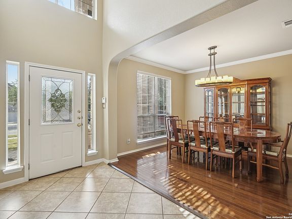 3rd image of 618 MIDWAY CREST
