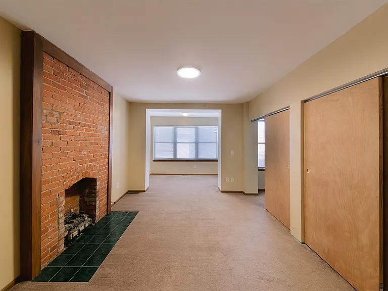 252 S Washington Ave — Photo 15