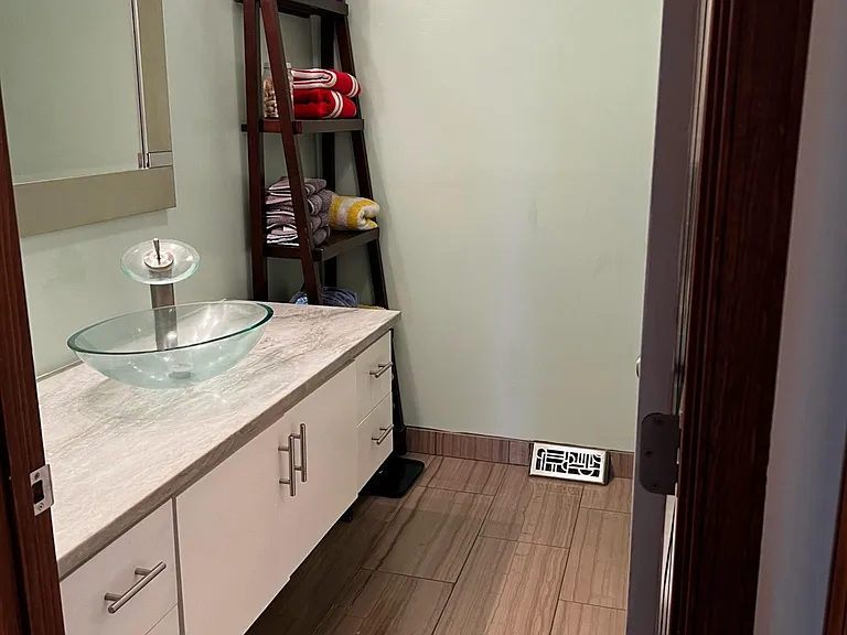1505 Stoneleigh Ct — Photo 5