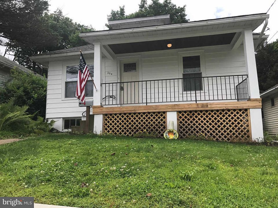 1st image of 204 W 3rd St