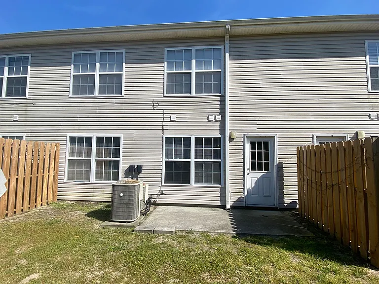Ocean Highway Apartments — Photo 24