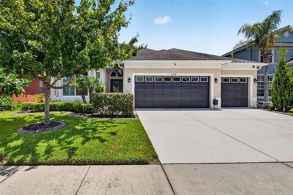4 bed, 3.0 bath, 2162 sqft, $3,000 — Photo 1