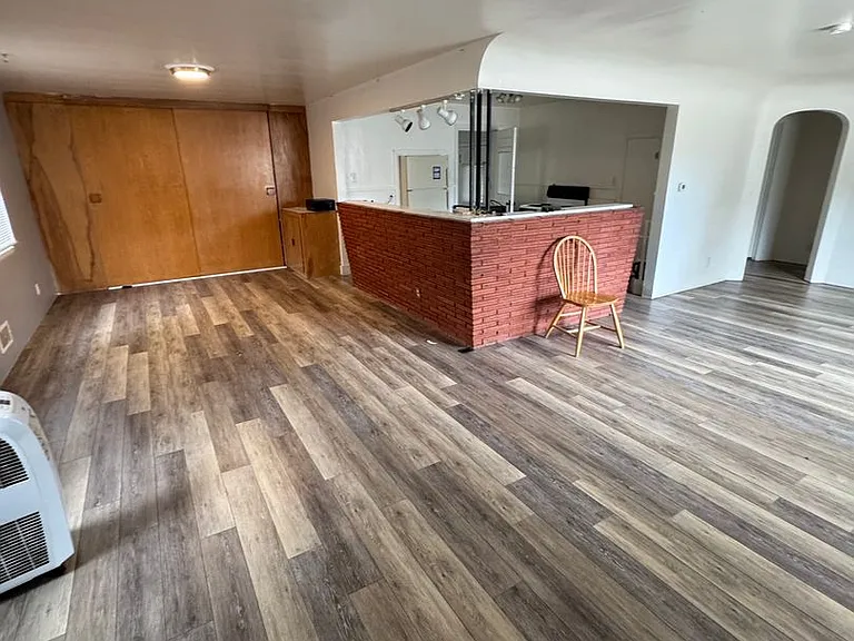 912 22nd St — Photo 2