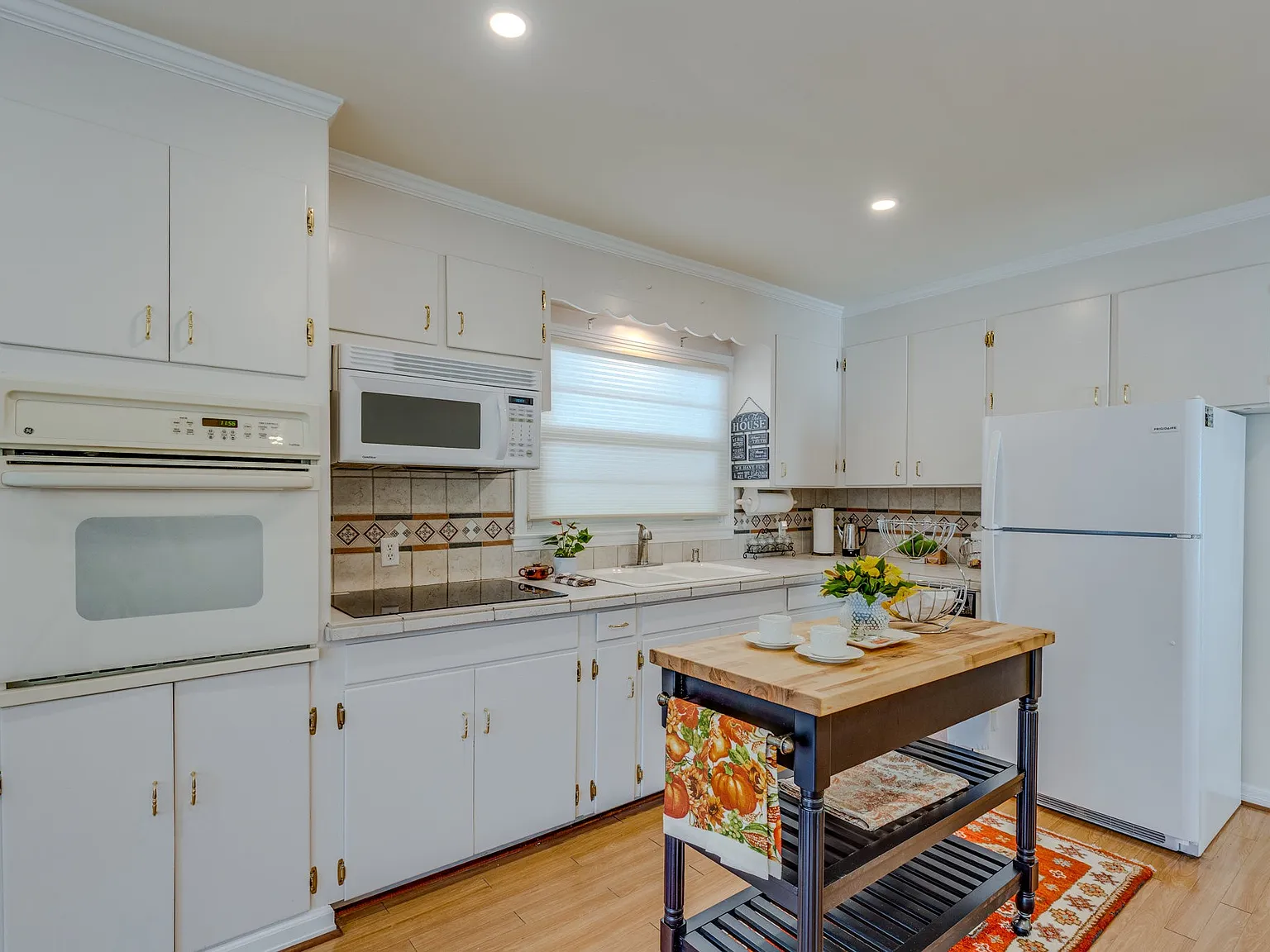 3 bed, 1442 sqft, $3,500 — Photo 4