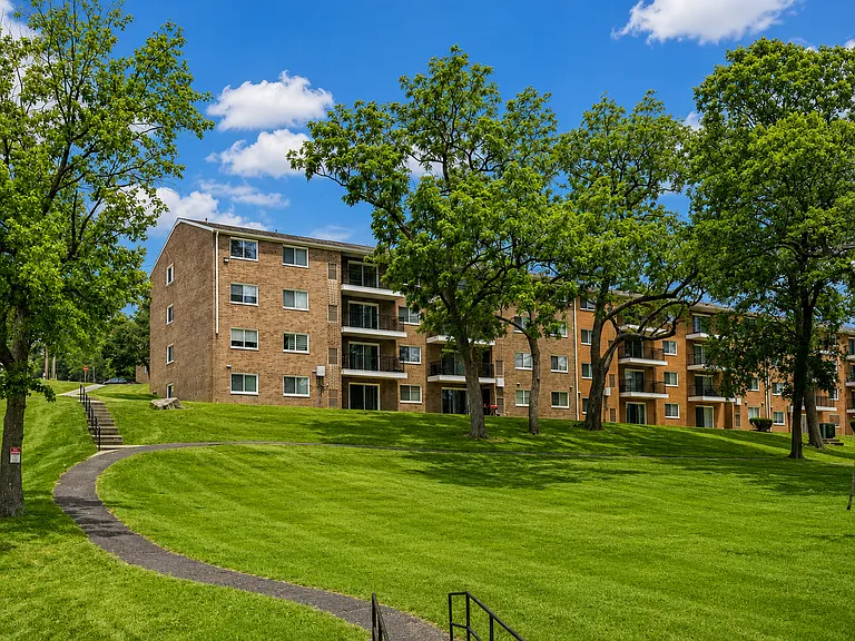 North Hills Apartments — Photo 32