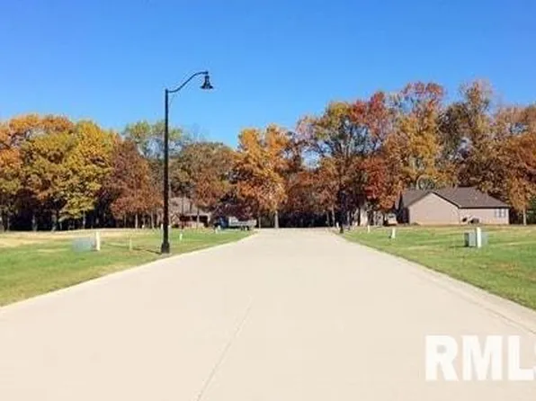 221 Washington Pl, Riverton, IL 62561