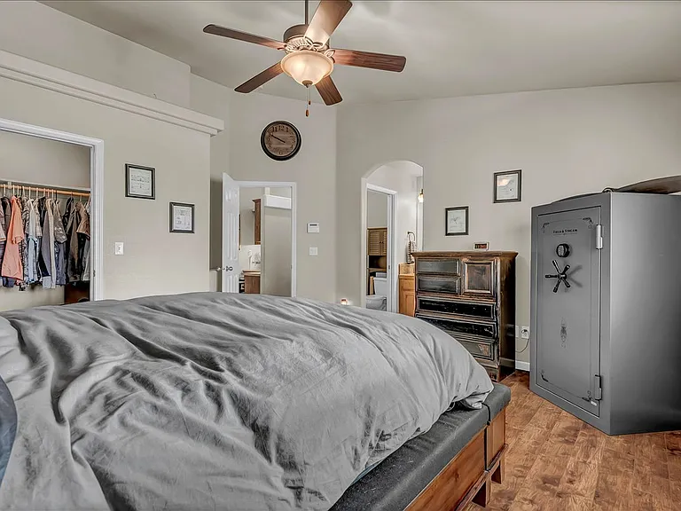 2435 N Crowe St — Photo 6