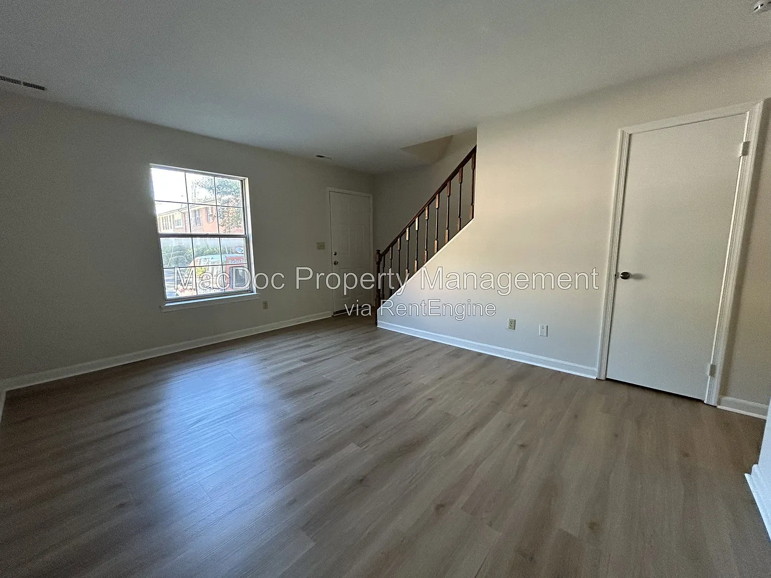 2 bed, 2.5 bath, 1024 sqft, $1,745 — Photo 2