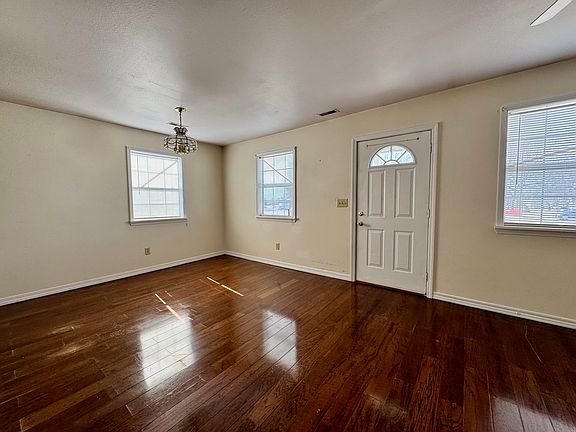 5th image of 714 N Kansas