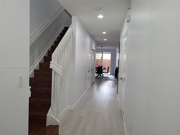 4th image of 293 Las Brisas Cir