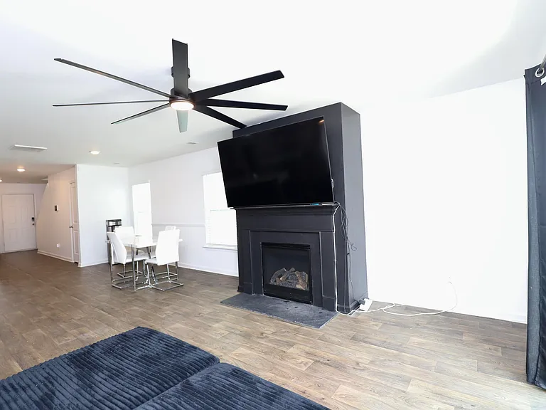 2037 Elmridge Rd — Photo 32