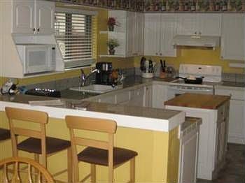 4th image of 130 NE Mahonia Dr