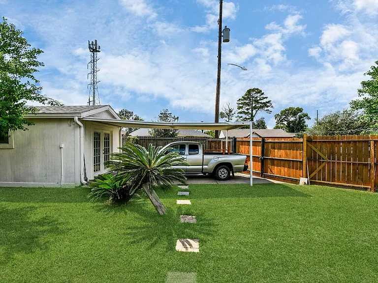 530 Westshire Dr — Photo 33