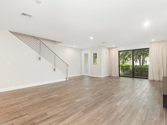 5th image of 3764 Lambert Ave