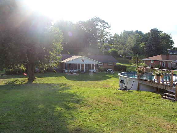 2nd image of 16450 Valley Dr