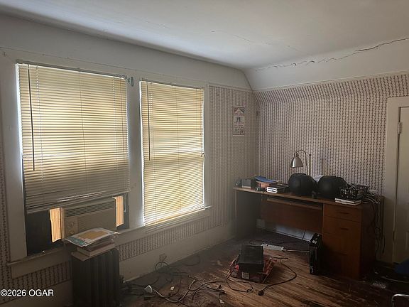 5th image of 416 N Moffet Ave