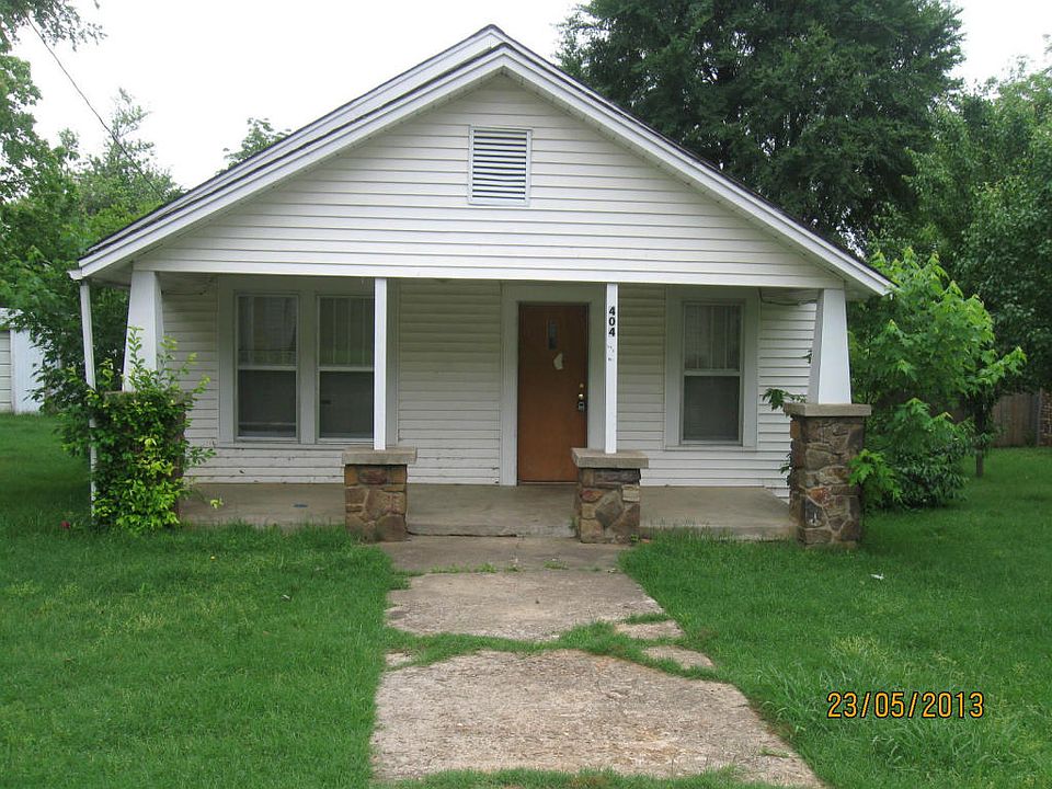 1st image of 404 E 6th St
