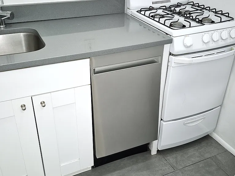 229 E 29th St #5K — Photo 9