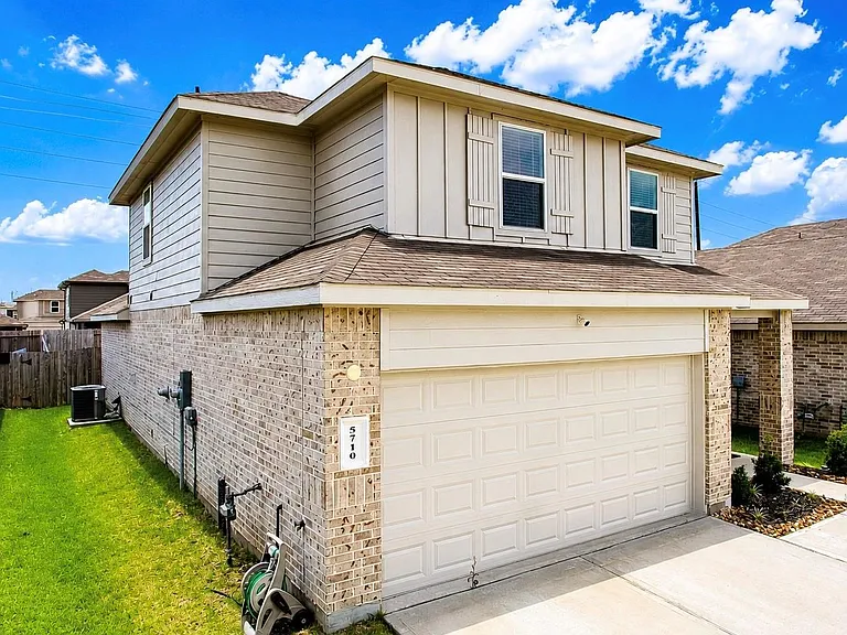 5710 Avalon Woods Dr — Photo 2