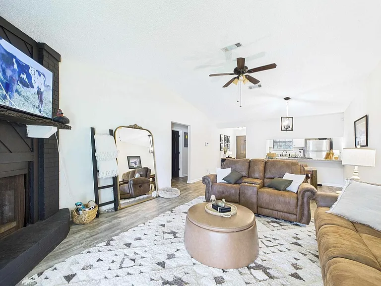 3978 Breezee Ct — Photo 5