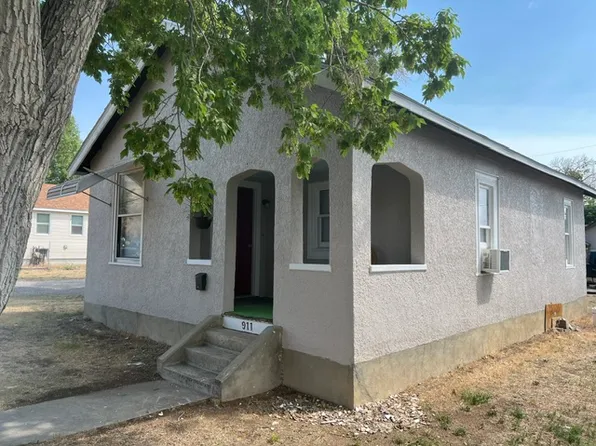911 8th St, Rawlins, WY 82301