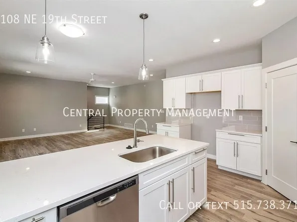 1108 NE 19th St, Grimes, IA 50111