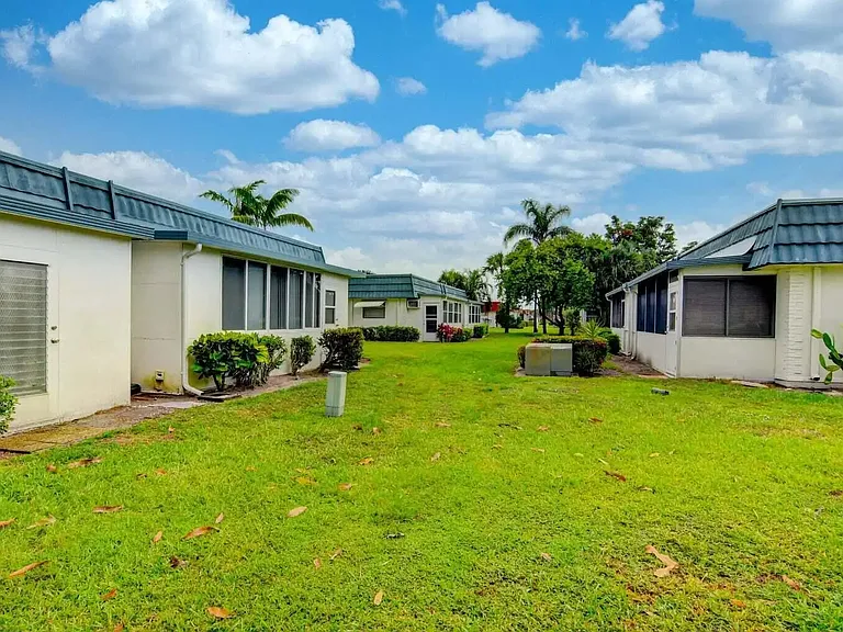 43 Waterford Cir #B — Photo 34