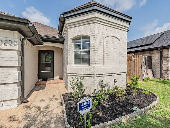 3rd image of 3232 Rosebank Dr