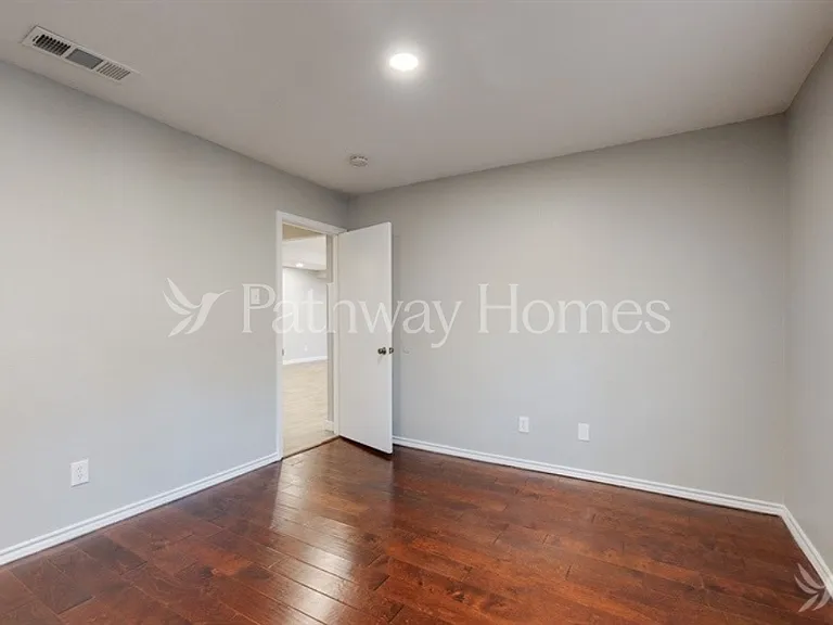 3914 Winston Dr — Photo 15