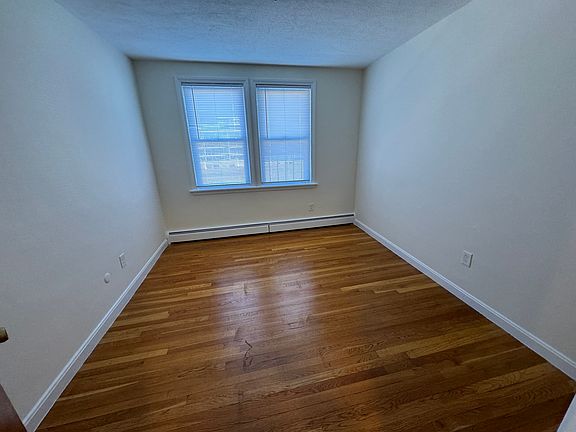 4th image of 180 N Beacon St #14C