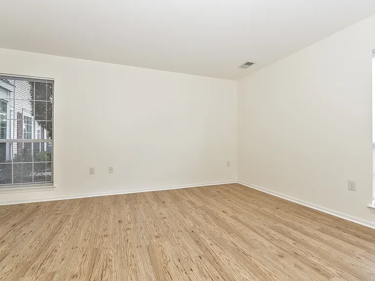 1132 Stafford St — Photo 15