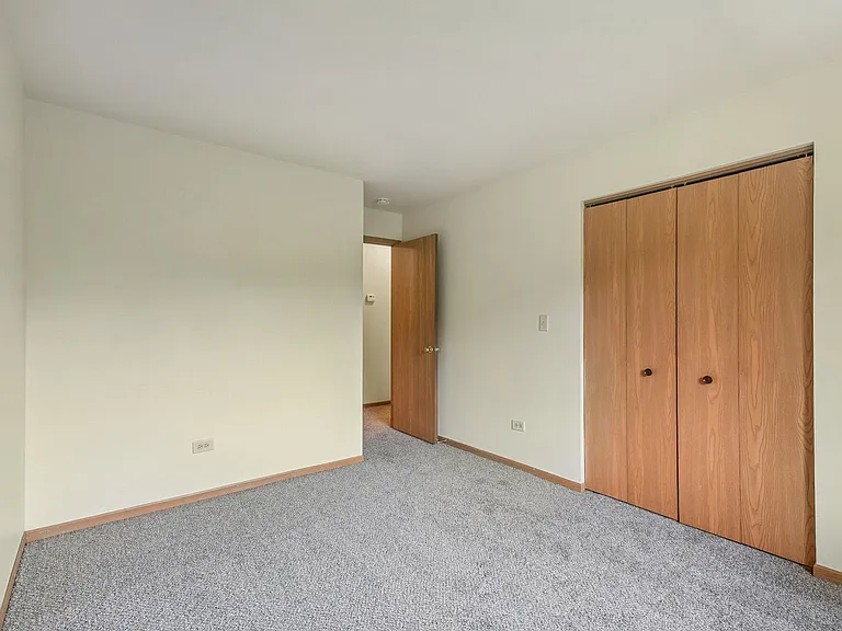 Maple Leaf Apartments — Photo 10