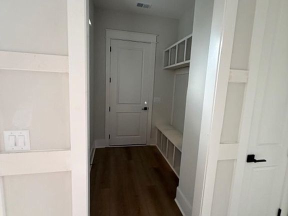 3rd image of 409 Seabury Ln.