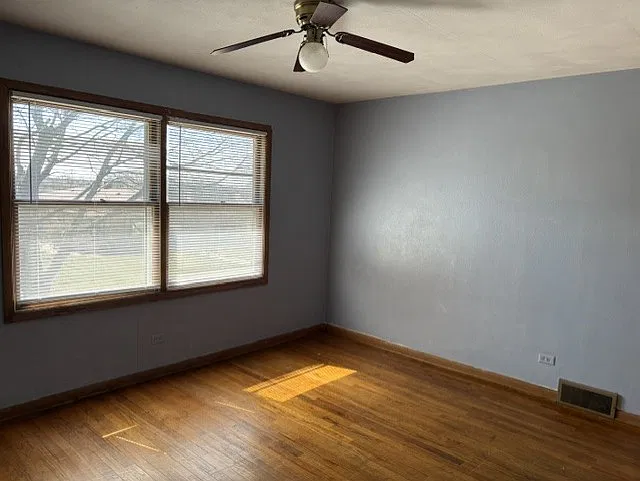 2 bed, 1.5 bath, 1200 sqft, $1,300 — Photo 1