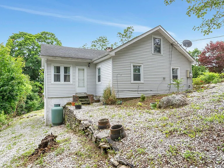 15 Schuyler Rd — Photo 17