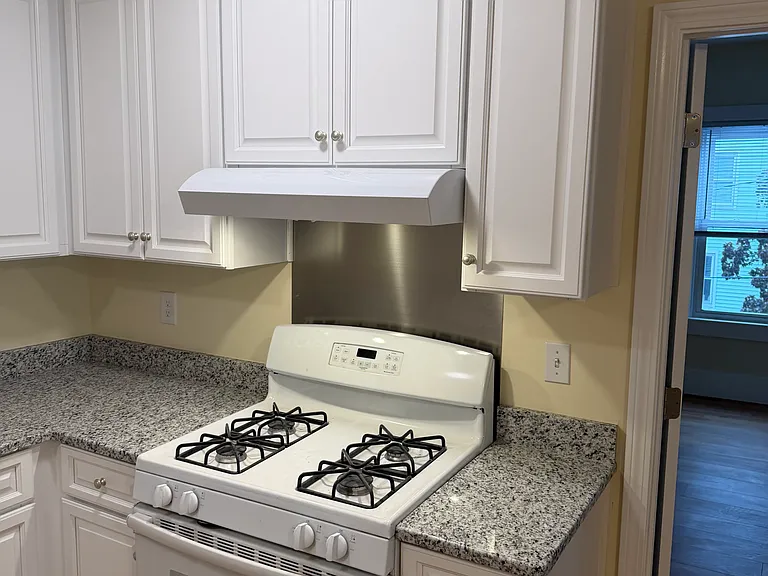 35 Deane St #3W — Photo 5