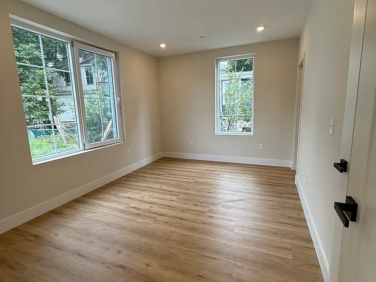 476 Warren St #203 — Photo 10